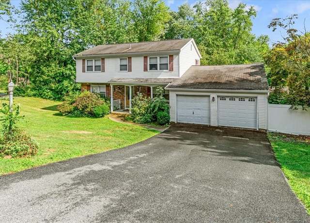 Property at 28 Adrianne Dr, Highland Mills, NY 10930, 4 beds, 2.5 baths