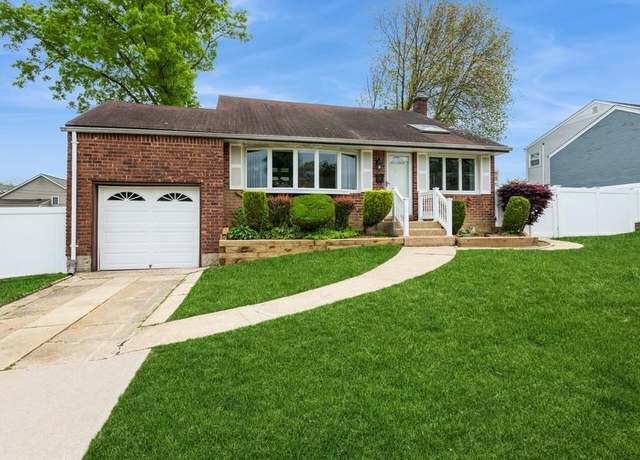 Property at 10 Ronnie Ln, Bethpage, NY 11714, 3 beds, 2 baths