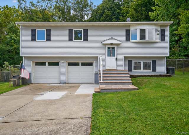Property at 19 Half Holw, Monroe, NY 10950, 4 beds, 1.5 baths