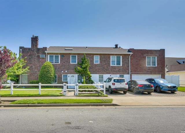Property at 215 Roosevelt Blvd, Long Beach, NY 11561, 6 beds, 4.5 baths