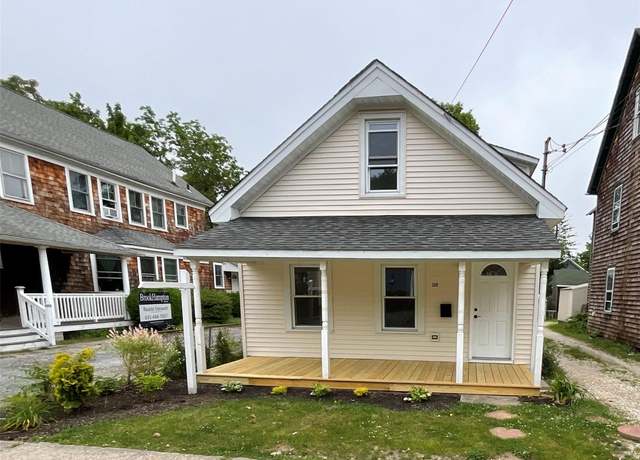 Property at 308 East Ave, Riverhead, NY 11901, 4 beds, 1 bath