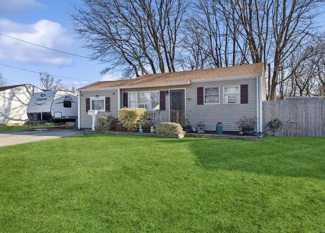 Property at 38 20th Ave, Bay Shore, NY 11706, 2 beds, 1 bath