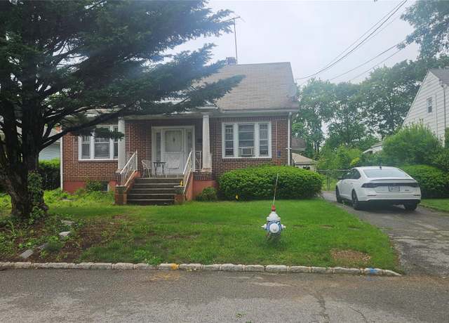 Property at 37 Netz Pl, Albertson, NY 11507, 4 beds, 2 baths