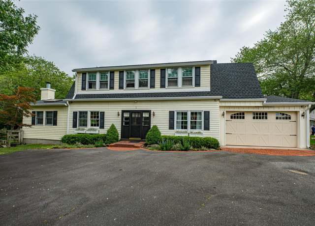 Property at 7 Village Way, Smithtown, NY 11780, 3 beds, 2.5 baths
