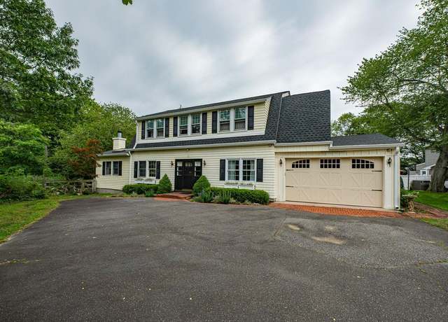 Property at 7 Village Way, Smithtown, NY 11780, 3 beds, 2.5 baths