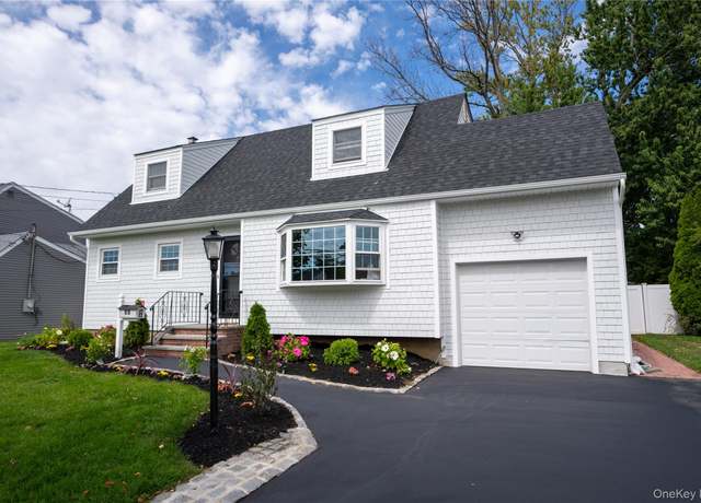 Property at 362 Violet St, Massapequa Park, NY 11762, 3 beds, 2 baths