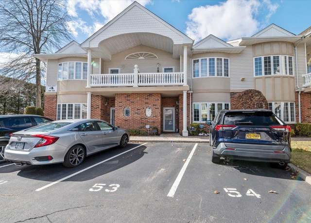 Property at 52 Sarah Ct #4, Amityville, NY 11701, 2 beds, 2 baths