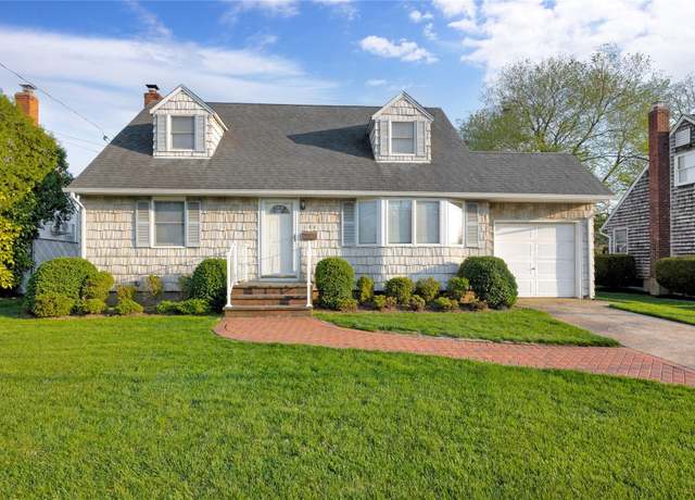 Property at 144 Willard Ave, Farmingdale, NY 11735, 4 beds, 2 baths