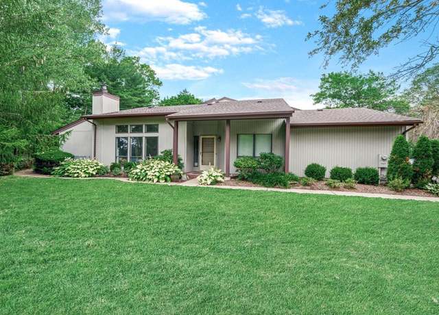 Property at 19 S Club Dr, Jericho, NY 11753, 3 beds, 2 baths