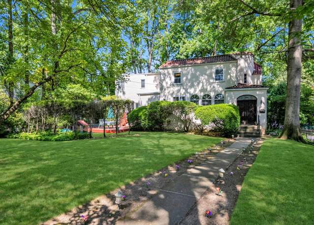 Property at 23 Burbury Ln, Great Neck, NY 11023, 4 beds, 3 baths