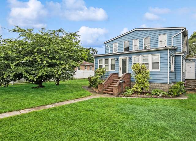 Property at 600 Little East Neck Rd, West Babylon, NY 11704, 7 beds, 1 bath