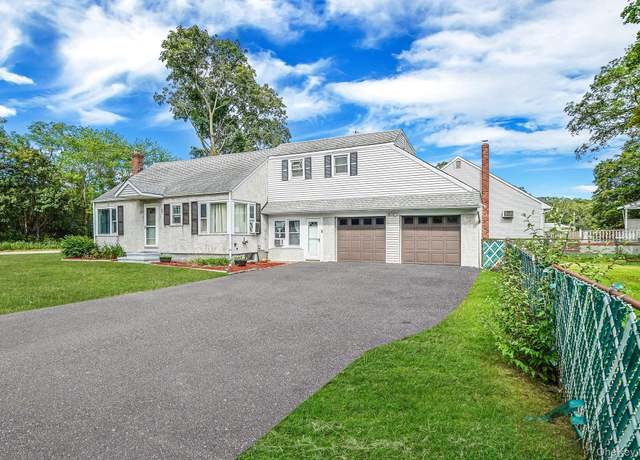 Property at 2581 Locust Ave, Ronkonkoma, NY 11779, 4 beds, 2 baths