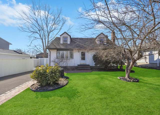 Property at 68 Winges Ave, Patchogue, NY 11772, 3 beds, 2 baths