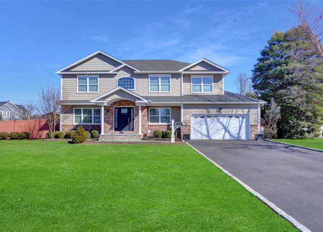 Property at 170 E Shore Dr, Massapequa, NY 11758, 5 beds, 3 baths
