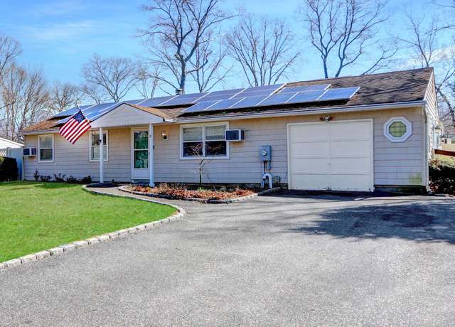 Property at 21 Highview Ln, Ridge, NY 11961, 3 beds, 2 baths