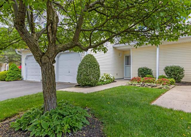 Property at 329 Erin Ln, Setauket, NY 11733, 2 beds, 2.5 baths
