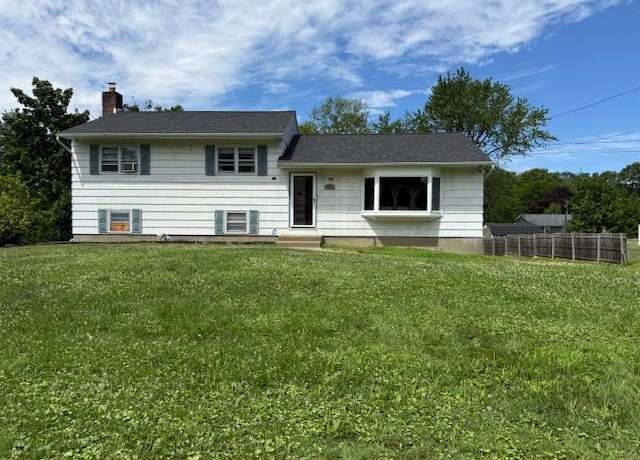 Property at 21 Carriage Dr, Newburgh, NY 12550, 3 beds, 1.5 baths