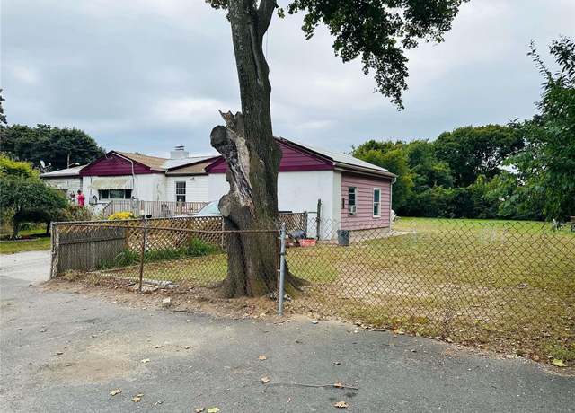 Property at 110 Brightside Ave, Central Islip, NY 11722, 4 beds, 2 baths