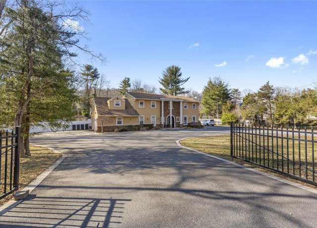 Property at 626 Caledonia Rd, Dix Hills, NY 11746, 6 beds, 4.5 baths