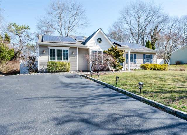 Property at 7 Marc Dr, Ridge, NY 11961, 3 beds, 1.5 baths