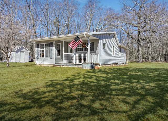 Property at 19 Wisteria Way, Pine Bush, NY 12566, 2 beds, 1 bath