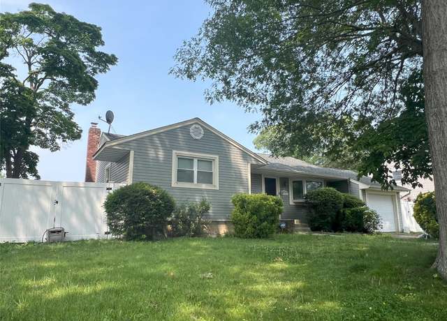 Property at 16 Drake Rd, Centereach, NY 11720, 3 beds, 2 baths