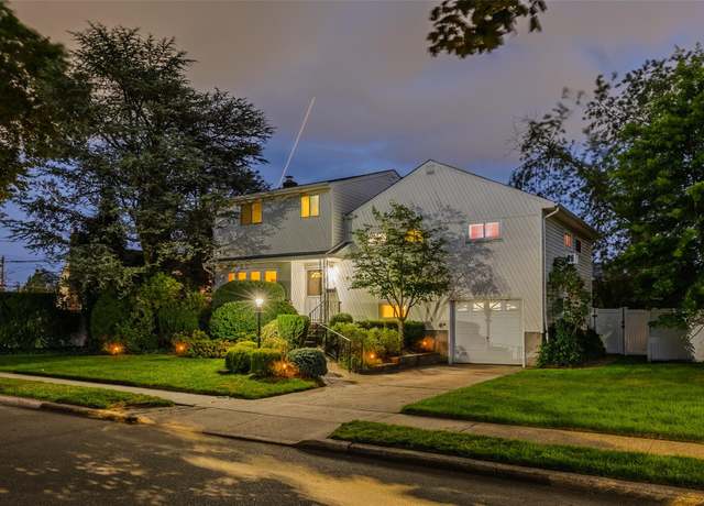 Property at 2720 Elm Dr, Bellmore, NY 11710, 5 beds, 2 baths