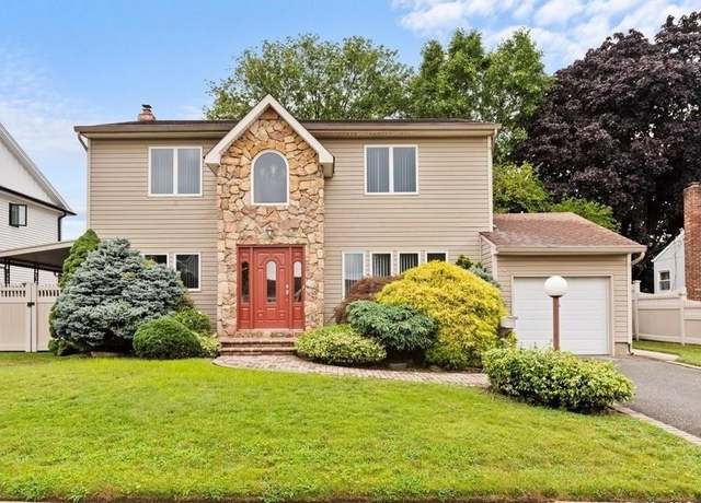 Property at 60 Westbury Ave, Plainview, NY 11803, 4 beds, 3 baths