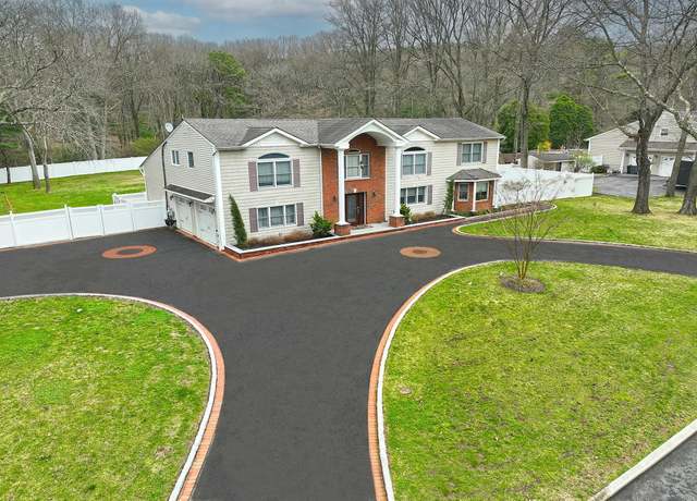 Property at 3 Sleepy Ln, Melville, NY 11747, 5 beds, 3 baths