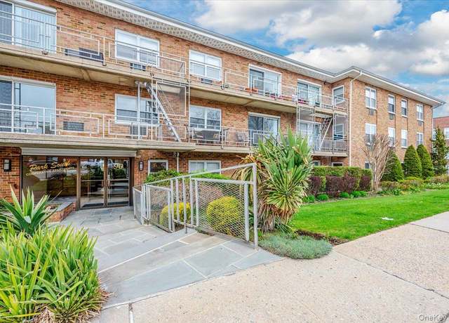 Property at 90 S Park Ave Unit C4, Rockville Centre, NY 11570, 1 bed, 1 bath