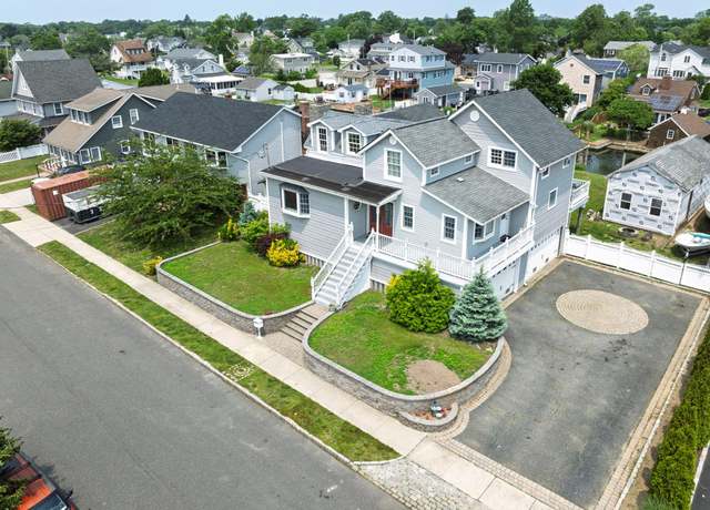 Property at 25 Meadow Ln, Amityville, NY 11701, 5 beds, 3.5 baths