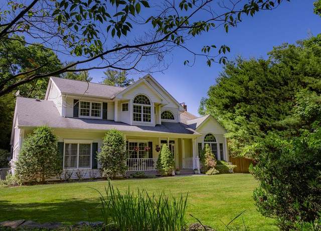 Property at 1251 A North Country Rd, Stony Brook, NY 11790, 4 beds, 3.5 baths