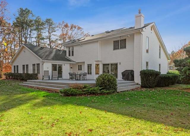 Property at 16 Rolling Hills Dr, Nesconset, NY 11767, 4 beds, 3.5 baths