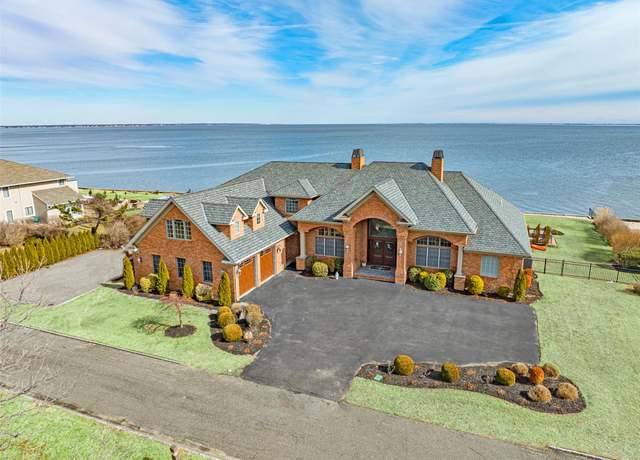 Property at 202N Pace Dr S, West Islip, NY 11795, 5 beds, 4.5 baths