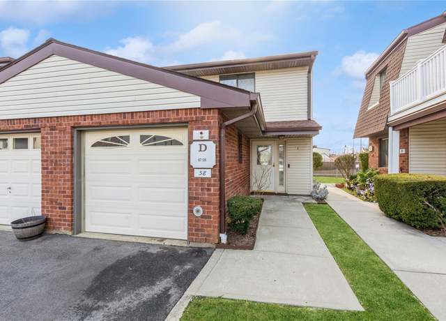 Property at 58 Cambridge Dr W, Copiague, NY 11726, 2 beds, 1.5 baths