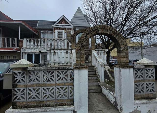 Property at 2802 34th Ave, Astoria, NY 11106, 6 beds, 3.5 baths