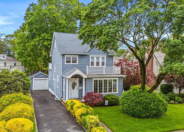 Property at 23 Beechwood Ave, Manhasset, NY 11030, 3 beds, 2.5 baths