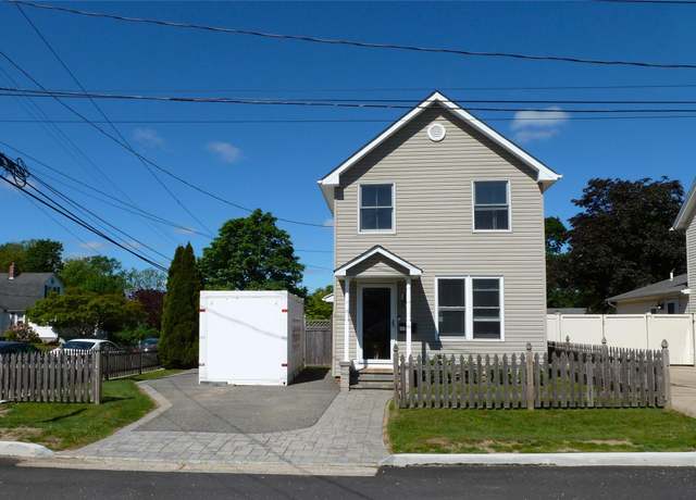 Property at 66 Evergreen Ave, Patchogue, NY 11772, 3 beds, 1.5 baths