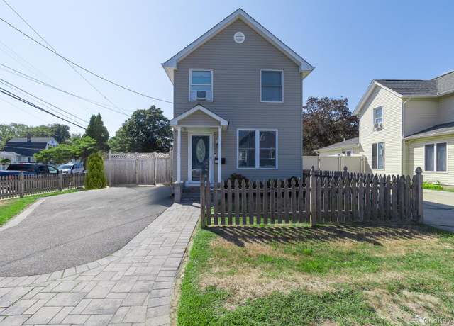 Property at 66 Evergreen Ave, Patchogue, NY 11772, 3 beds, 1.5 baths