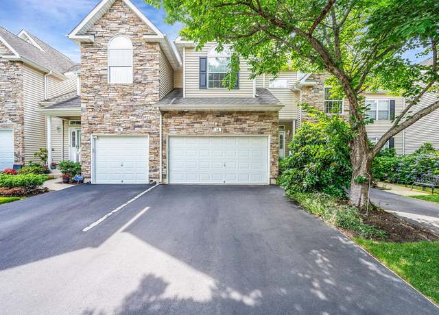 Property at 52 Mantack Path, Kings Park, NY 11754, 3 beds, 3.5 baths