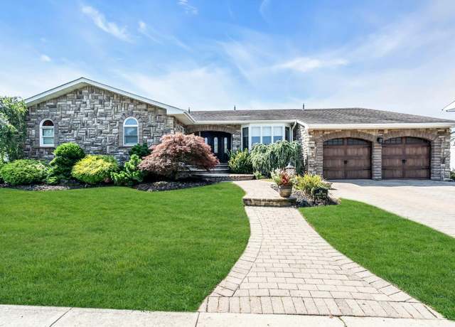 Property at 34 Andrews Dr, Massapequa Park, NY 11762, 4 beds, 2.5 baths