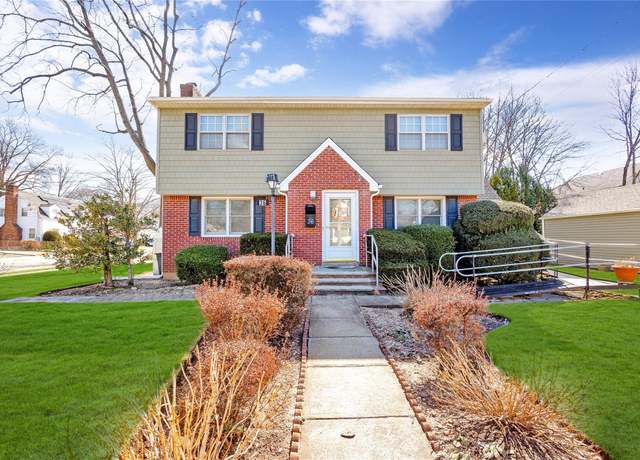 Property at 36 Butler Pl, Hempstead, NY 11550, 5 beds, 2.5 baths