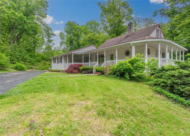 Property at 6 Swain Dr, Pleasant Valley, NY 12569, 3 beds, 1.5 baths