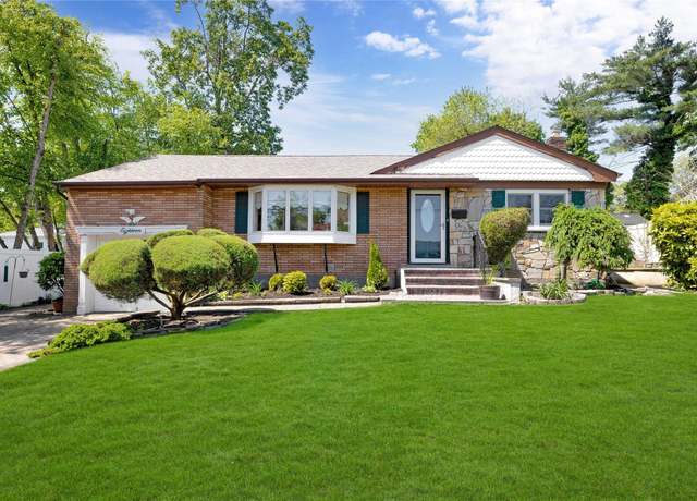Property at 18 Hamilton St, Farmingdale, NY 11735, 4 beds, 2.5 baths