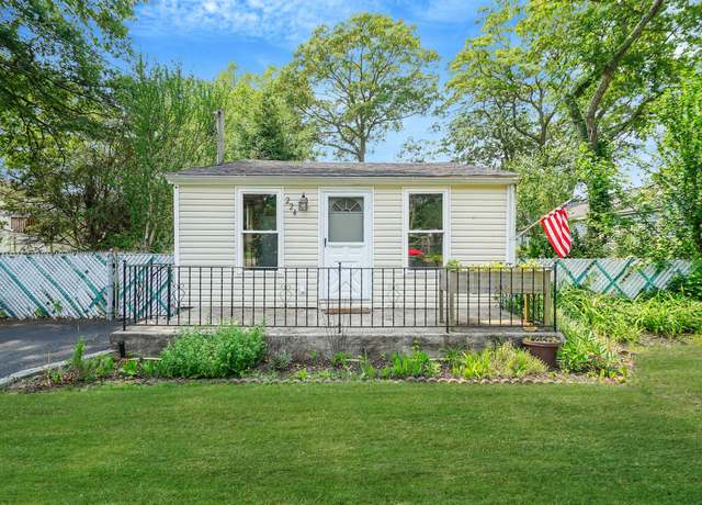Property at 224 Woodycrest Dr, Holtsville, NY 11742, 2 beds, 1 bath
