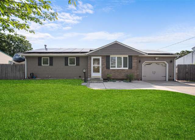 Property at 2705 Connecticut Ave, Medford, NY 11763, 5 beds, 2 baths