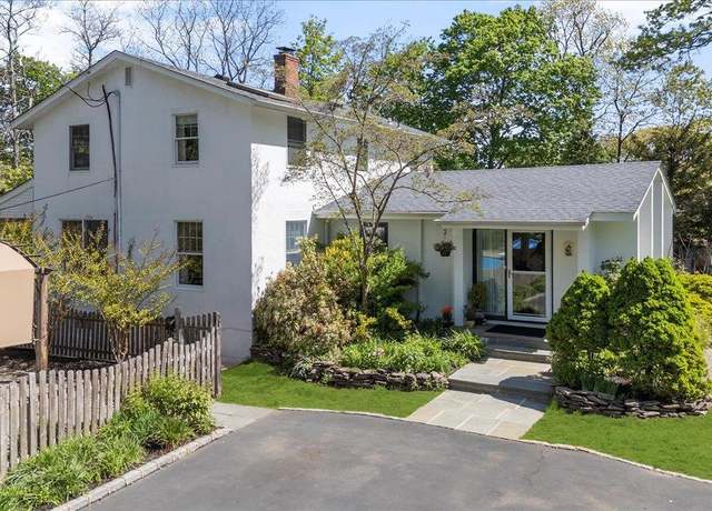 Property at 22 Stratford Ave, Greenlawn, NY 11740, 3 beds, 1.5 baths