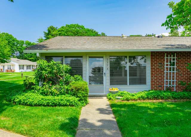 Property at 137 Eastbourne Ct Unit A, Ridge, NY 11961, 2 beds, 1 bath