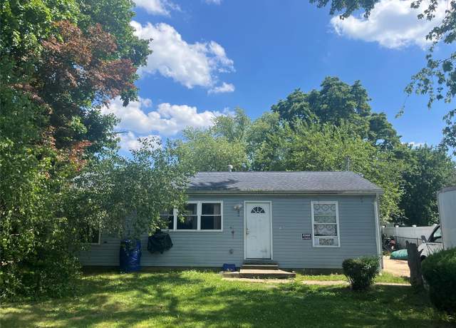 Property at 40 Bradley St, Brentwood, NY 11717, 4 beds, 1 bath