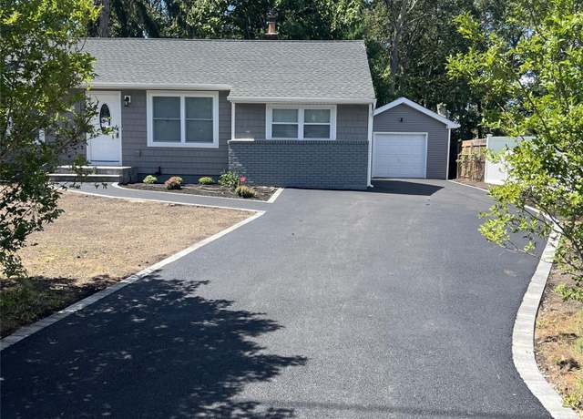 Property at 1140 Udall Rd, Bay Shore, NY 11706, 3 beds, 2 baths